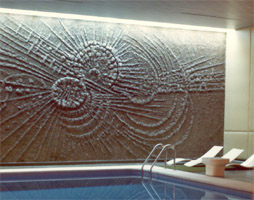 Metallic stony 
      painting mural, Occidental Miguel Ángel Hotel, Madrid (Spain).